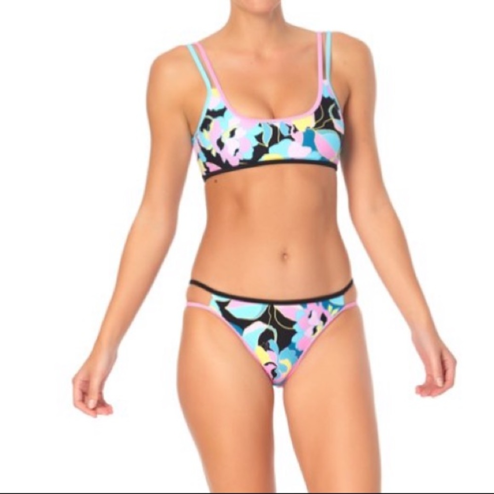 💕Endless Waves Flower Hour Bralette Swim Top💕‎